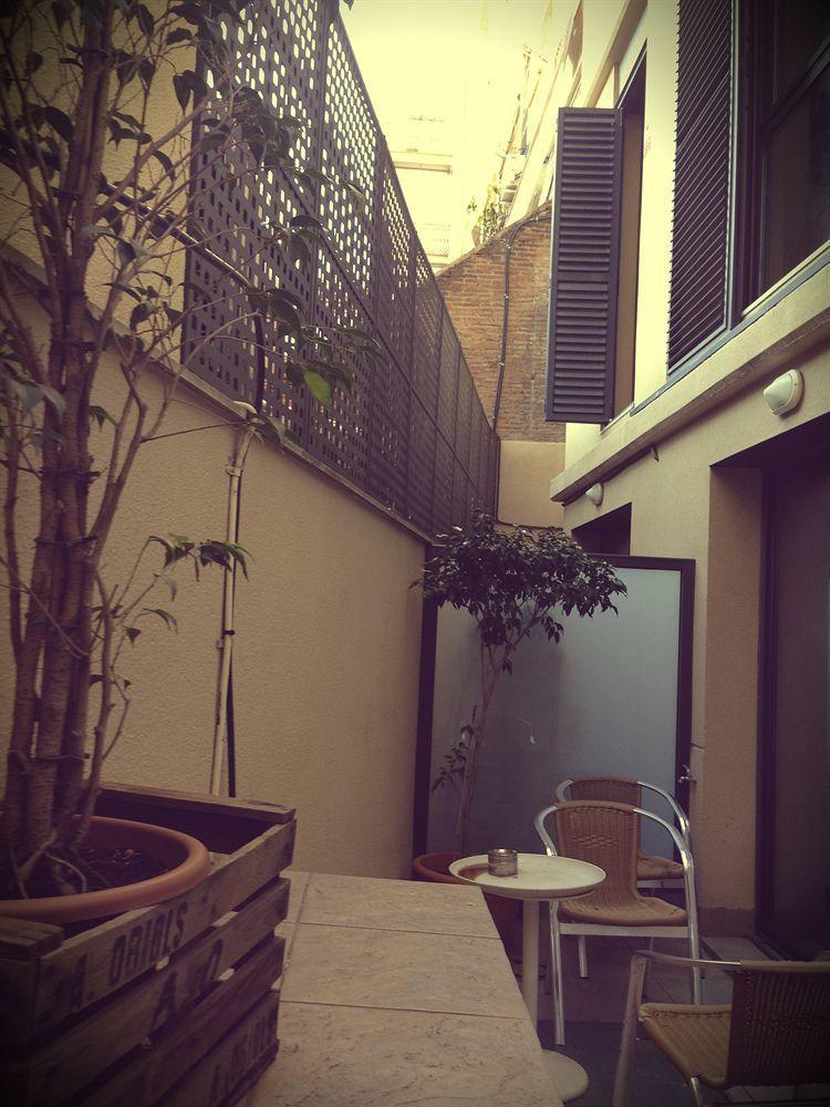 Don Moustache Boutique Hostel Barcelona Exterior photo